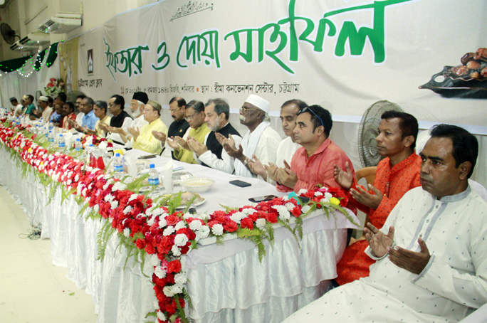 Iftar mahfil of Chattogram Press Club was held at Rima Convention Centre in the Port City yesterday. Information Minister Dr Hasan Mahmud was present as Chief Guest on the occassion .