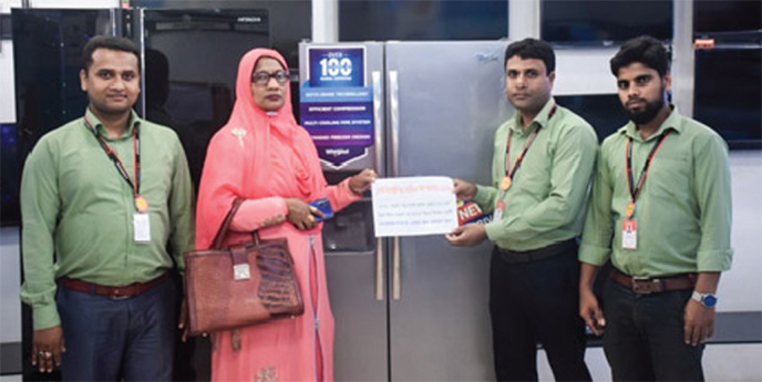 Farida Yasmin of Patuakhali won the first day's Best Electronics Magic Eid Offer-2019. She got a side-by-side refrigerator on the first day of offer through SMS. On the second day of the offer, Mohammad Sohag Mia, a resident of Rampura in the capital pur