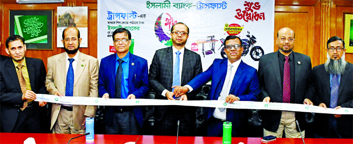 Mohammed Monirul Moula, Managing Director (Current Charge) of Islami Bank Bangladesh Limited and Mohammad Khairuzzaman, Country Director of Transfast Remittance, inaugurating Remittance Campaign at Islami Bank Tower on Sunday. Mohammad Ali, Abu Reza Md.