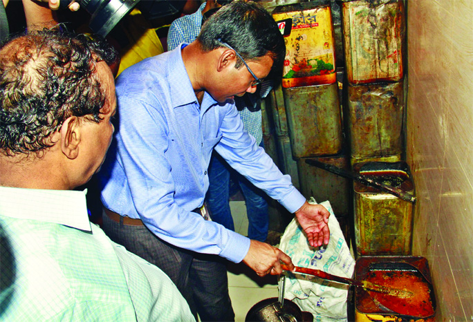 RAB mobile team led by a magistrate raided a fake butter factory and realizes Taka four lakh as fine for marketing those adulterated butter. This photo was taken from cityâ€™s Goran area on Sunday.