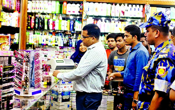 A mobile team of DNCRP in a drive raided the Bashundhara City Shopping Centre on Monday realised Taka four lakh 20 thousand as fine for marketing fake and adulterated cosmetics and toiletries of foreign brands.
