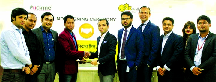 Gazi Yar Mohammed, Agent Banking Head of ONE Bank Limited and Meskat Hossain Rakib, Director of Piickme Limited, exchanging an agreement signing document at the corporate office of the Bank in the city recently. Under the deal, OK Wallet customers will be
