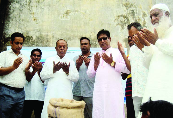 SAGHATA (Gaibandha): Jahangir Kabir, Chairman, Saghata Upazila offering Munajat at the inaugural programme of paddy procurement in Bonarpara Govt Foodgown on Saturday.