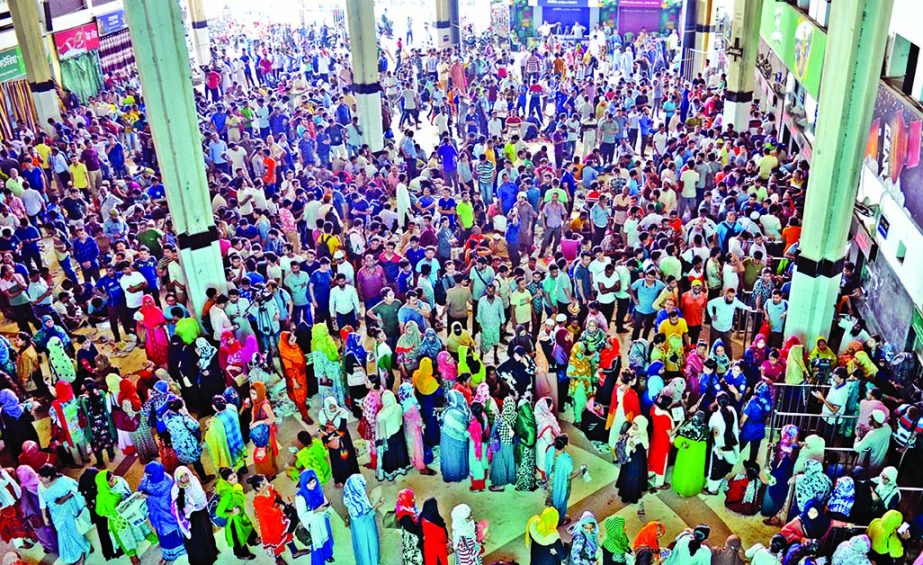Hundreds of people thronged five places including Kamalapur Railway Station to buy home-bound tickets in advance for May 31 on the first day of Eid train service. This photo was taken from Kamalapur Station counters on Wednesday.