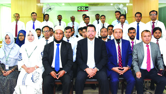 Farman R Chowdhury, Managing Director of Al-Arafah Islami Bank Ltd, poses with the participants of a Two-day long training workshop on 'Financial Statement Analysis' at its Training Institute on Monday. Principal of the Institute and Executive Vice Pres