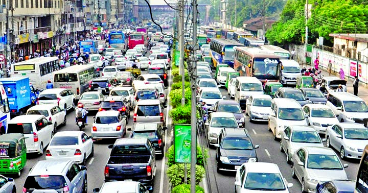 Thousands of vehicles remained stuck at a huge traffic gridlock in different city roads, causing untold sufferings to commuters. This photo was taken from Kakoli-Banani area on Thursday.