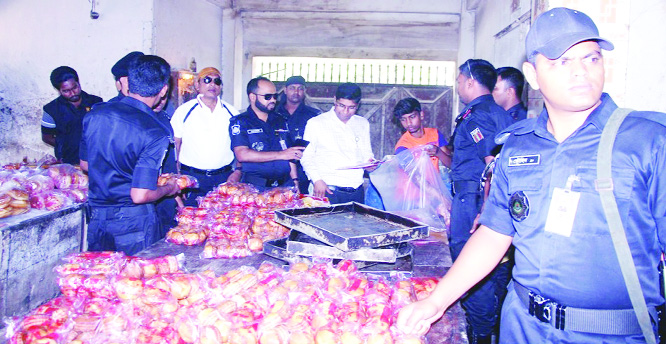 RANGPUR: A mobile court of the Rapid Action Battalion (RAB-13) in separate day-long anti-adulteration drives on Thursday fined five establishments Tk 10 lakh and destroyed huge adulterated foodstuff and polythene worth Tk 20 lakh in the city.