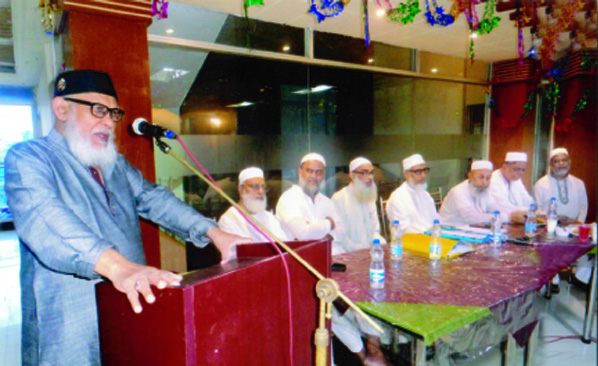 Veteran FF Commander Alhaj Shahabuddin seen addressing at the discussion of Hajj Jatri Kalyan Parishad .