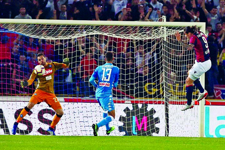 Bologna's Federico Santander (right) scores a goal during the Italian Serie A soccer match between Bologna FC and SSC Napoli at the Renato Dall'Ara stadium in Bologna, Italy on Saturday.