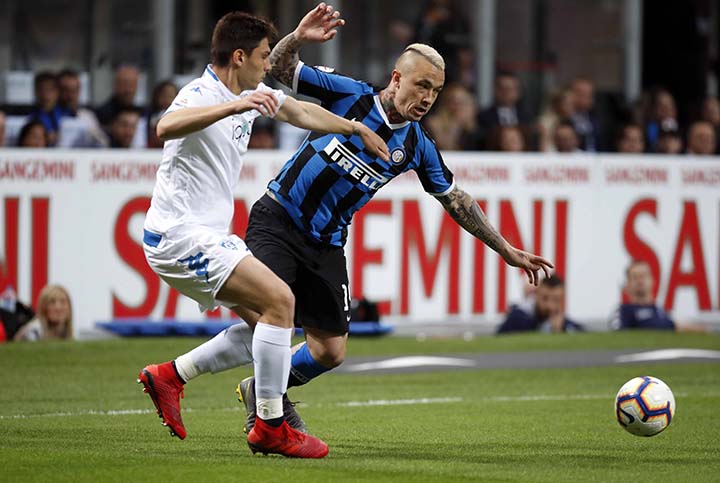 Empoli's Cristian Dell'Orco (left) challenges Inter Milan's Radja Nainggolan during the Serie A soccer match between Inter Milan and Empoli, at the San Siro Stadium in Milan, Italy on Sunday.