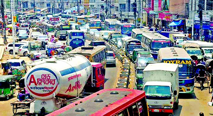 LIKE DHAKA: Thousands of vehicles remained stuck in a traffic gridlock across the Chattogram Port City during Ramzan, causing immense sufferings to commuters and Eid shoppers as well. This photo was taken from near Biponi Bitan area on Monday.