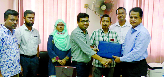 Md Khalilur Rahman, Secretary of Bangladesh Council of Scientific and Industrial Research (BCSIR) and Ehsanul Karim, General Manager EnerGaia Company Ltd, exchanging a signing service agreement at a city hotel recently. John liton Munshi, Principal Scient