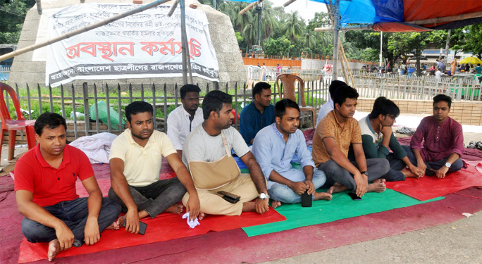 Post-deprived BCL leaders observed a sit-in in front of TSC of Dhaka University on Friday with a call to minus non-students and drug addicts from the full-fledged committee of BCL.