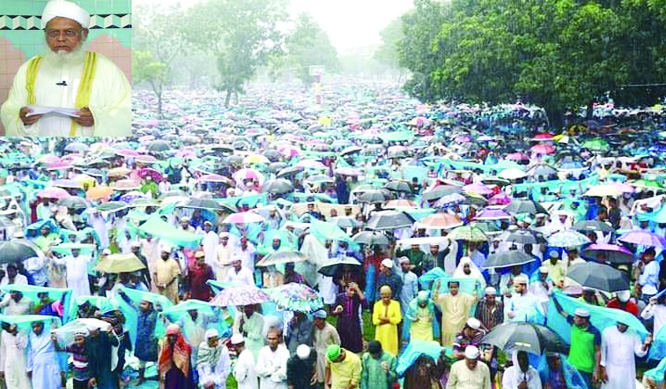 KISHOREGANJ: The largest Eid-ul-Fitr congregation of the country was held in historic Sholakia Eidgha in Kishoreganj town on Wednesday. The Eid Jamaat was conducted by Islamic thinker Moulana Farid Uddin Mashud.