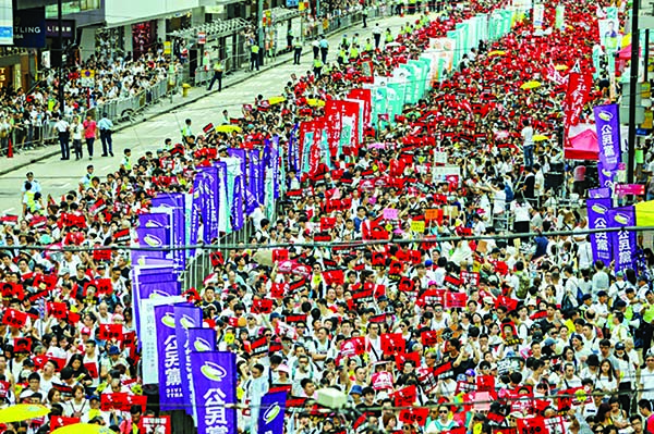 Tens of thousands of protesters thronged the Hong Kong summer heat street on Sunday as anger swells over to scrap planned China extradition law. AFP photo