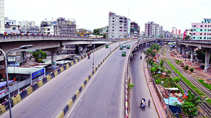 City's busy flyover at Khilgaon still wears a deserted look despite offices resume. This photo was snapped on Monday.