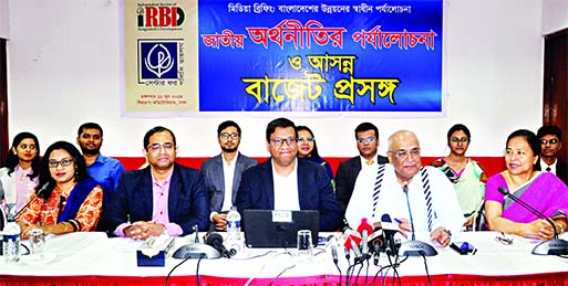 CPD fellow Dr Debapriya Bhattacharya speaking at a press briefing at the CIRDAP auditorium on next National budget on Tuesday.