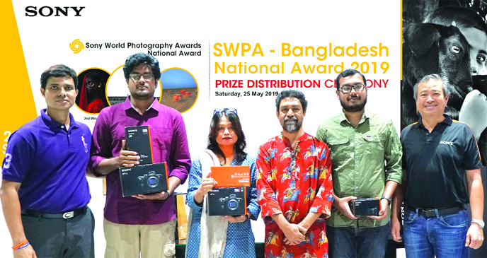 Rangs Electronics Ltd organised an award giving ceremony titled "Sony World Photography Awards 2019 - Bangladesh National Award" for best single image entered into the 10 open categories at Bshundhara Shopping Mall in the city recently. Alex Yee, Head o