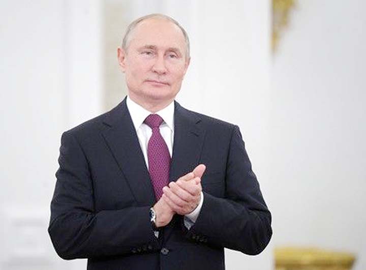 Russian President Putin attends an awarding ceremony marking the Day of Russia in Moscow .