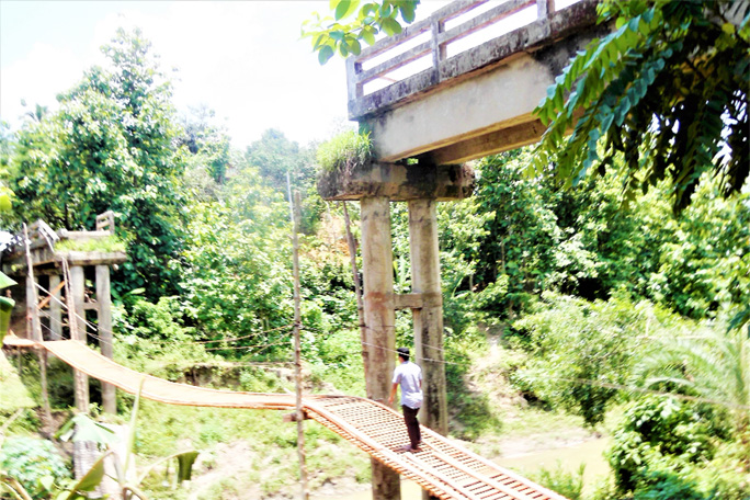 A view of Jipeball Bridge over the Dhaliya canal at Matiranga Upazila Sadar needs repair . This snap was taken yesterday.