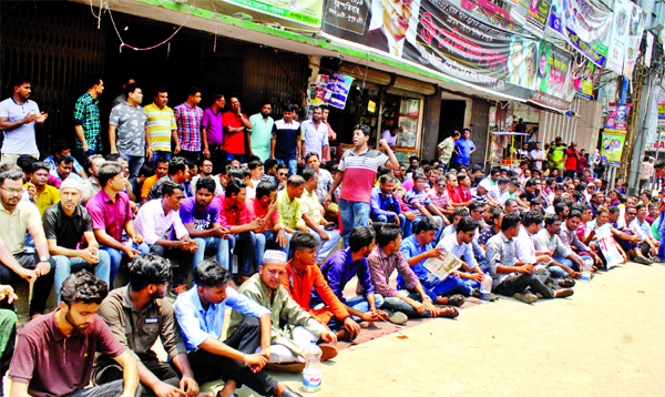 A faction of Jatiyatabadi Chhatra Dal (JCD) leaders staged a demonstration in front of BNP's central office at Nayapaltan on Sunday demanding scrapping of age limit to join the new committee.