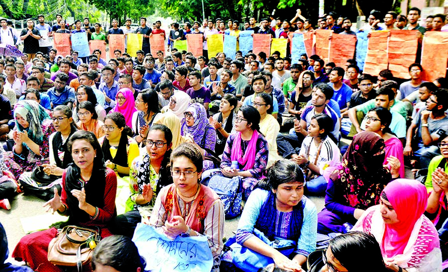 BUET students continue protest for 5th consecutive day on Wednesday to press home their 16-point demand.