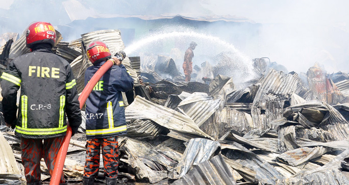 A devastating fire gutted dwelling houses of a slam at Chaktai area yesterday.