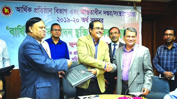 Md Ashadul Islam, Senior Secretary of Financial Institutions Division and Debasish Chakrabarty, Managing Director of Bangladesh House Building Finance Corporation, exchanging an annual performance agreement signing document at secretariat on Thursday.