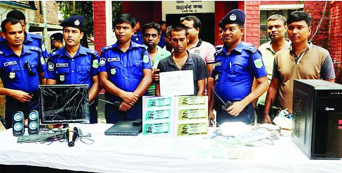 NAOGAON: Police arrested one Shahin with fake note and equipment of making note from Par Naogaon area on Tuesday .