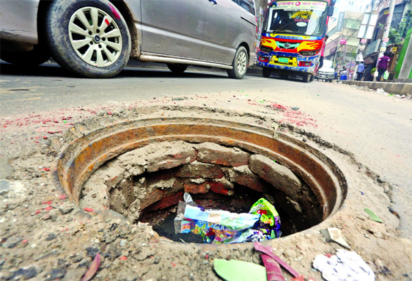 A manhole without lid remains on the main road in the city's Siddheshwari area for long posing threat to road accident in any time. The snap was taken on Wednesday.