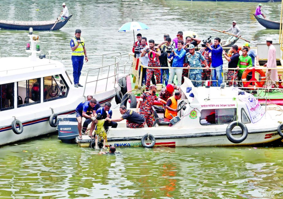 Divers of Fire Service and Members of Bangladesh Navy recovered the bodies of two missing siblings from Wiseghat area of the River Buriganga after a boat capsized being hit by a launch on Friday.