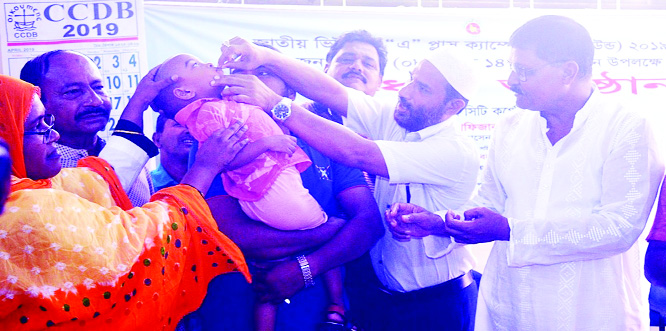 RANGPUR: Mahmudur Rahman Titu, Panel Mayor , Rangpur administrating a Vitamin A Plus capsule to an under-five child at the City Bhaban to inaugurate the campaign here on Saturday.