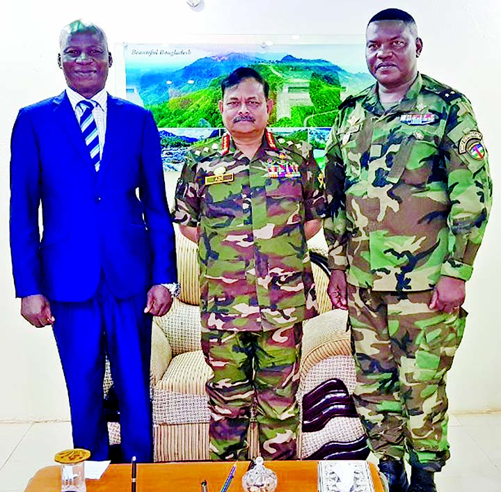 Chief of Bangladesh Army Staff General Aziz Ahmed attended a photo session with Military Adviser of Central African Republic Thomas Theophile Tchimangoua and Chief of Army Maj Gen Mamadou Zephirin during his visit on Saturday. Photo : ISPR