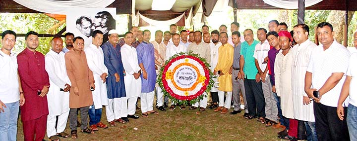 Leaders of Chattogram City Jubo League placing wreaths at the grave of former minister and renowned Awami League leader Jahur Ahmed Chowdhury marking his 45th death anniversary recently.