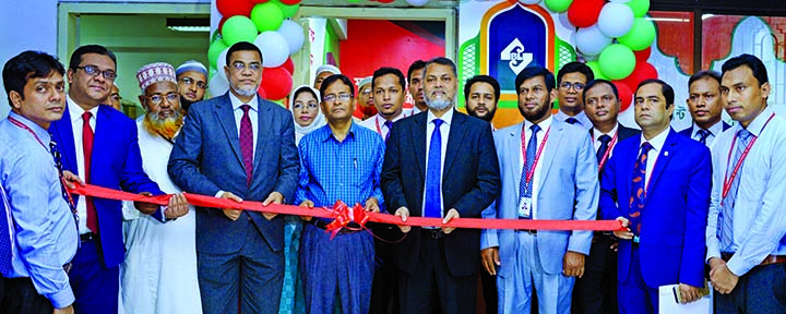 Mamun-Ur-Rashid, Managing Director of Standard Bank Ltd, inaugurating the Bank's Hajj Booth at Ashkona Hajj Camp in the city on Wednesday. Md Saiful Islam, Director of the hajj camp, Md Motaleb Hossain, Deputy Managing Director and M Ahsan Ullah Khan, H