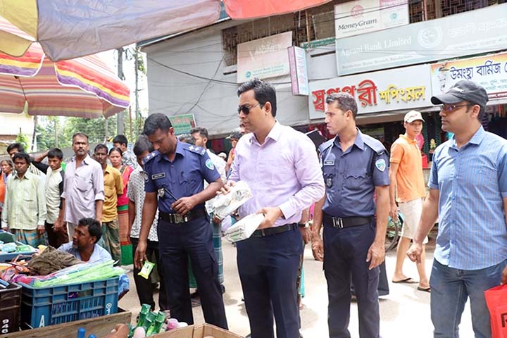 Mobile Court conducted drive against illegally purchasing relief items from Rohingyas at Bnadarban Bazar yesterday. Md Noman Hossain, UNO, Sadar Upazial led the drive.