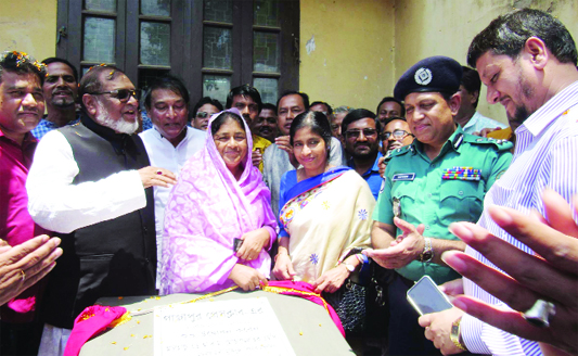 GAZIPUR: New academic building of Gazipur Press Club was inaugurated at Rathkhola in Gazipur City on Thursday. Among others, Liberation War Affairs Minister A K M Mozammel Haque MP , Samsunnahar MP and S M Torikul Islam, DC, Gazipur were present