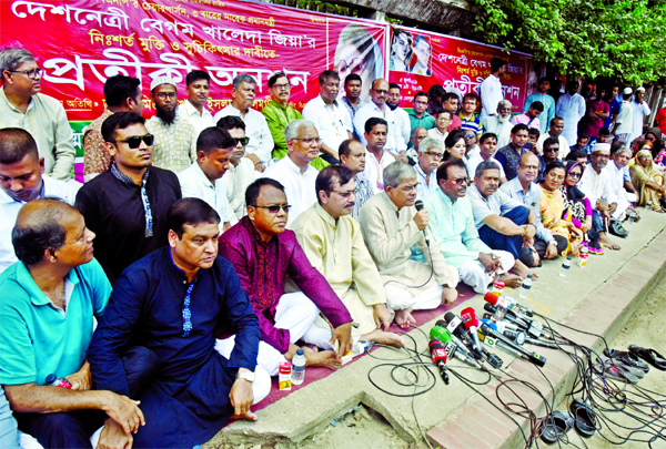 BNP Secretary General Mirza Fakhrul Islam Alamgir speaking at a token hunger strike programme organised by Sammilita Peshajibi Parishad in front of the Jatiya Press Club on Friday demanding unconditional release of BNP Chief Begum Khaleda Zia and proper t