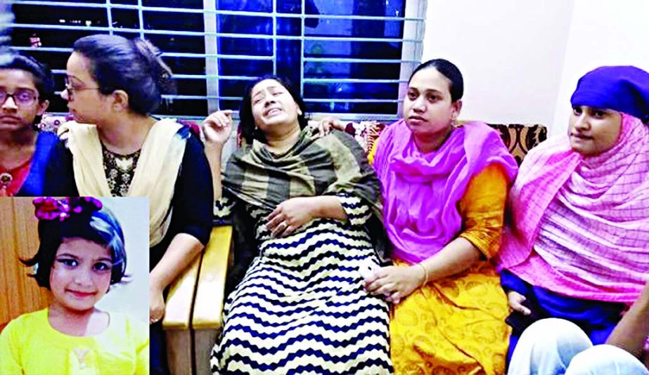 Relatives of 7-year old girl Samia Afrin Saima (inset) wailing after recovering her dead body from an under constructed building near Bangram Mosque area in city's Wari as she was raped before murder on Friday night.