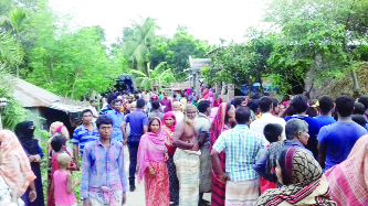 NATORE: Locals at Chandrakoir area in Doyarampur Union brought out a procession protesting killing of Azizul Islam in drowning during police drive on Saturday.