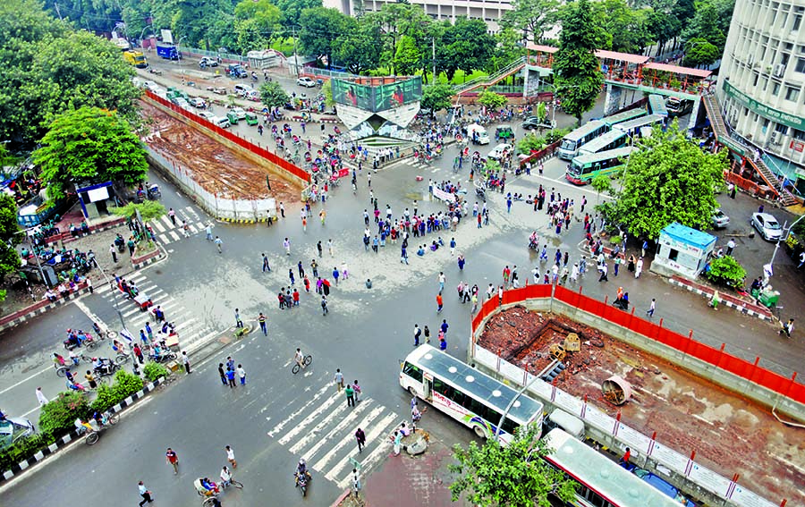 Students and activists of Left Democratic Front blocked the Shahbagh intersection during half-day hartal protesting gas price hike on Sunday, causing untold sufferings to commuters and office-goers due to lack of transports.