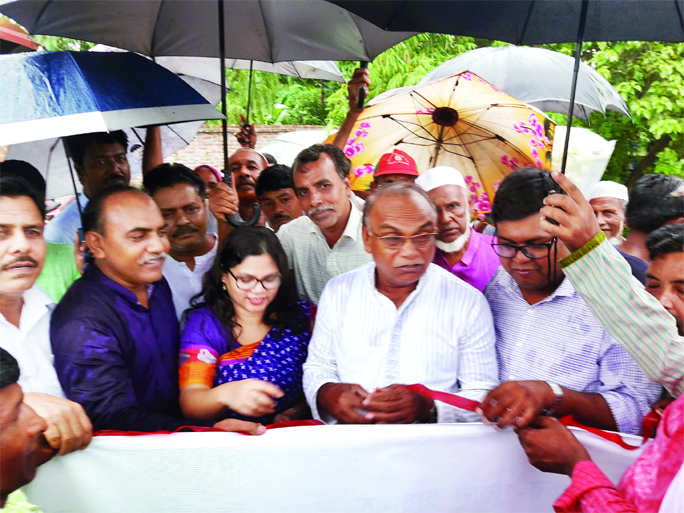 SIRAJDIKHAN (Munshiganj): A 60-metre long bridge over Notunchar canal at Latabdi Union in Sirajdikhan Upazila was inaugurated yesterday. Acting UNO Rinat Fouzia was present as Chief Guest while UP Chairman of Latabdi Union Parishad presided over the inaug