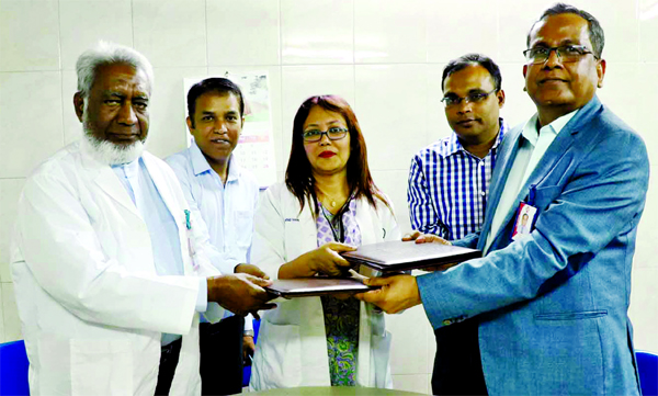 Director of Ad-din Hospitals Dr Nahid Yasmin and Director of Nitol-Niloy Group (Human Resource Development) Brig Gen Kazi Anwarul Islam, among others, at the MoU signing ceremony on medical services at Ad-din Hospital in the city's Maghbazar on Thursday.