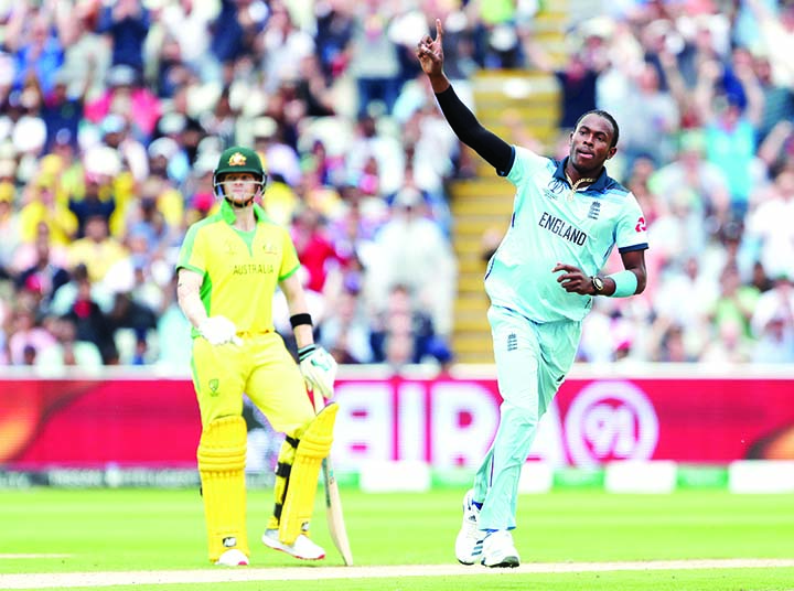 England's Jofra Archer (right) celebrates the dismissal of Australia's Glenn Maxwell during the World Cup Cricket semi-final match between England and Australia at Edgbaston in Birmingham, England on Thursday.
