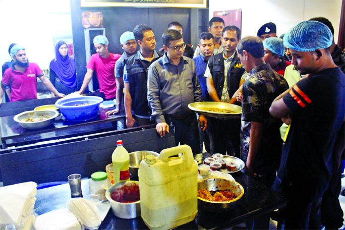 RAB-2 mobile court raided two hotels in city's Mohammadpur area, fined Taka 6 lakh for running business in unhealthy and unhygienic environment on Thursday.