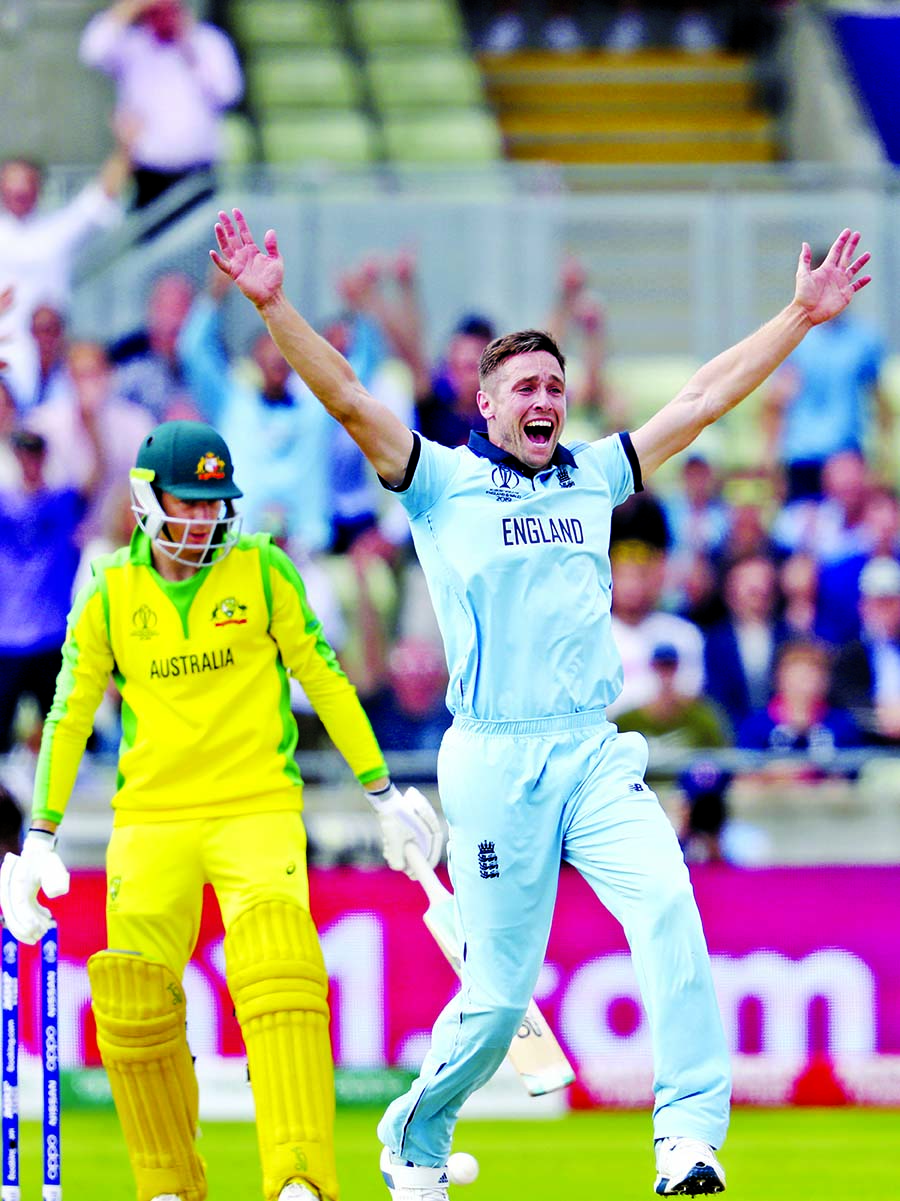 England's bowler Chris Woakes(right) appeals unsuccessfully for the wicket of Australia's batsman Steve Smith during the World Cup Cricket semi-final match between Australia and England at Edgbaston in Birmingham, England on Thursday.