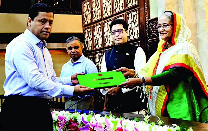 Information Secretary Abdul Maleque presenting file of Annual Performance Agreement to Prime Minister Sheikh Hasina at the latter's office on Saturday at the Annual Performance Agreement of ministries and divisions signing ceremony for 2019-2020 fiscal y