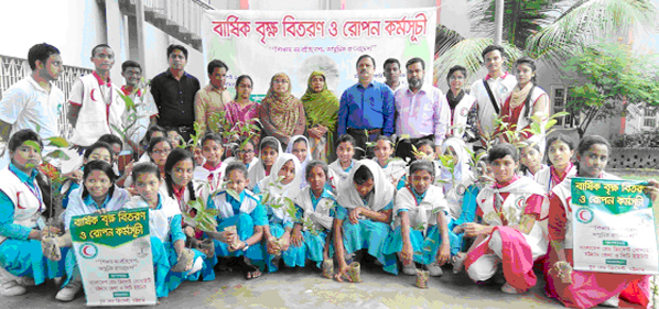 Dr. Shofiul Alam , Vice Chairman of Bangladesh Red Crescent Society Chattogram District Unit was present as Chief Guest at a sapling distribution ceremony among the students of Chattogram Govt Girls' High School yesterday.