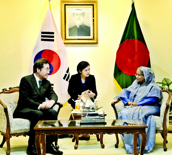Prime Minister Sheikh Hasina holding talks with visiting South Korean Prime Minister Lee Nak-yeon at Ganobhaban on Sunday.