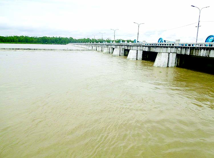 NILPHAMARI: Heavy onrush of water from upstream makes Teesta river furious as the river started flowing 52 cm above the danger mark from Friday night and remained unchanged till afternoon on Saturday. The photo was taken from Teesta barrage point at Dalia